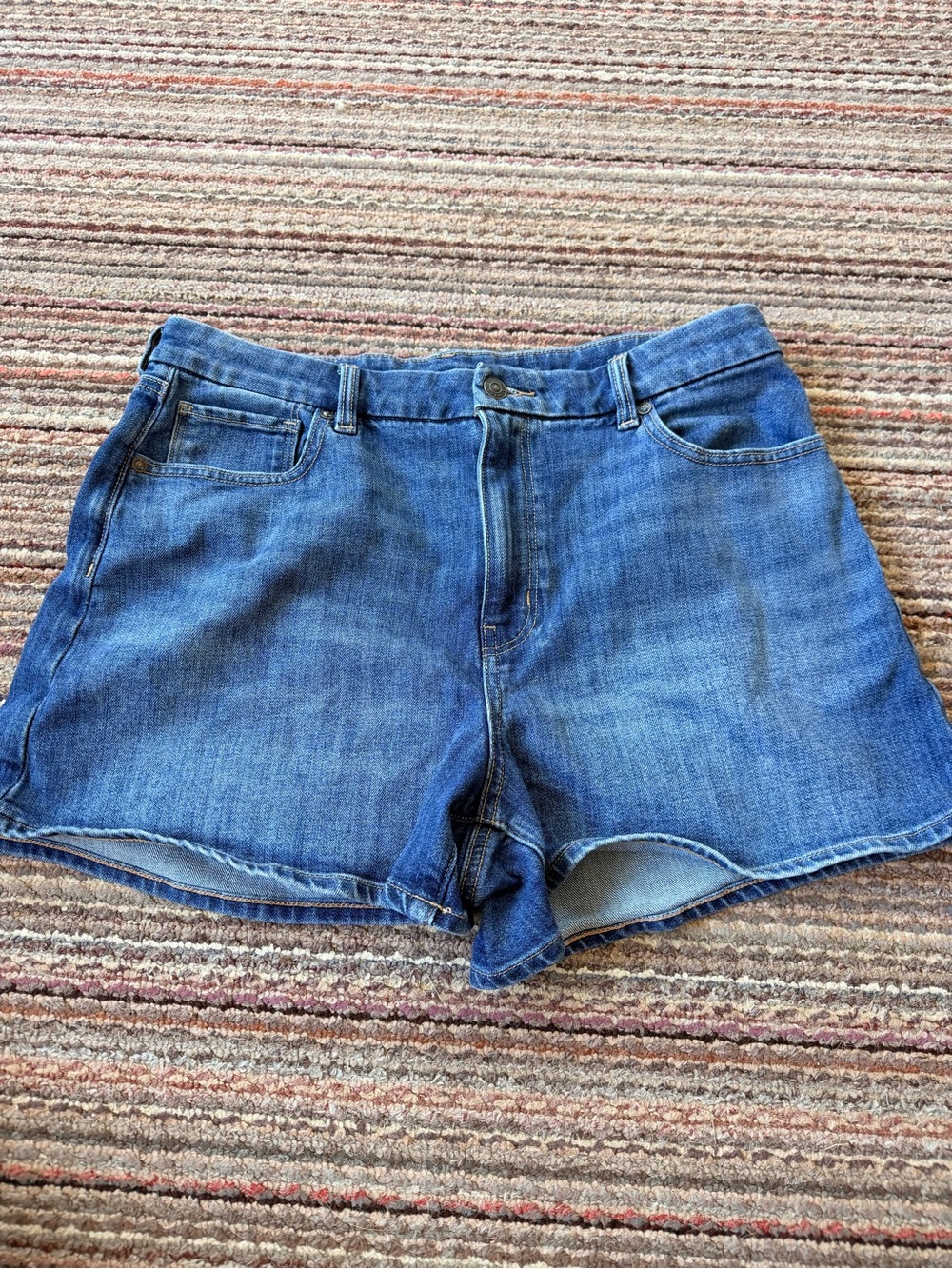 American Eagle Curvy Mom Denim Shorts Size 14 | Stretch Mid Wash